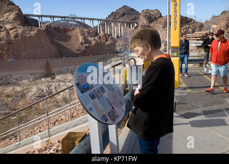 Mike O'Callaghan Pat Tillman Memorial Bridge tra Arizona e Nevada, USA. Foto Stock