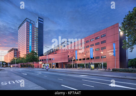 TILBURG-Agosto 5, 2017. Sede Interpolis all'alba. Interpolis è uno dei principali assicuratori Olandese, ben noto per il posto di lavoro dell'innovazione. Foto Stock