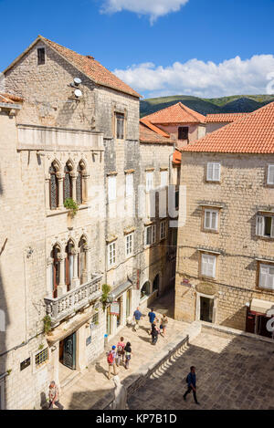 Vista dalla torre campanaria, Cattedrale di St Lawrence, centro storico di Traù, Croazia Foto Stock