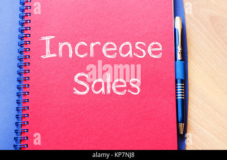 Aumentare le vendite di scrivere su notebook Foto Stock