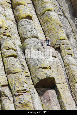 L'alpinista su Devils Tower nel Wyoming Foto Stock