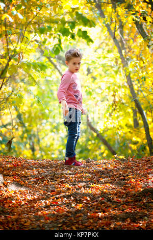 Ragazzo ritratto outdoor Foto Stock