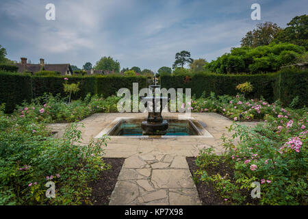 Il castello di Hever Castle vicino a Edenbridge, la sede della famiglia Boleyn, Kent, Regno Unito Foto Stock