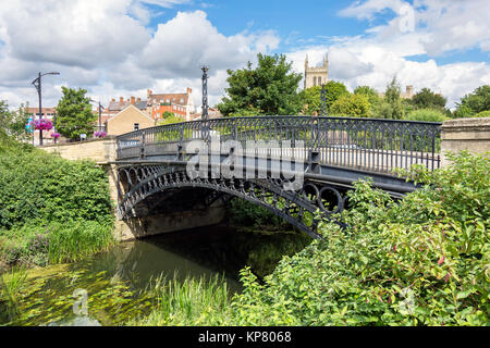 Tickford ponte sopra il fiume Ouzel, Newport Pagnell, Buckinghamshire, Inghilterra, Regno Unito Foto Stock