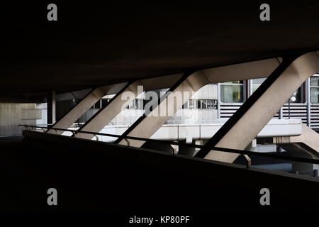 Ponte sul Messedamm presso l'ICC di Berlino Foto Stock