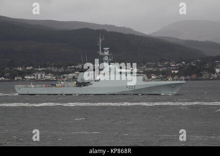 HMS via (P222), il primo del lotto 2 Fiume-class pattugliatori per la marina reale, durante le prove sul Firth of Clyde. Foto Stock