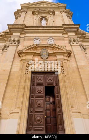 Porta in legno ingresso alla cittadella cattedrale la cittadella di Victoria a Gozo, Malta. Foto Stock