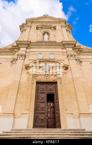 Porta in legno ingresso alla cittadella cattedrale la cittadella di Victoria a Gozo, Malta. Foto Stock