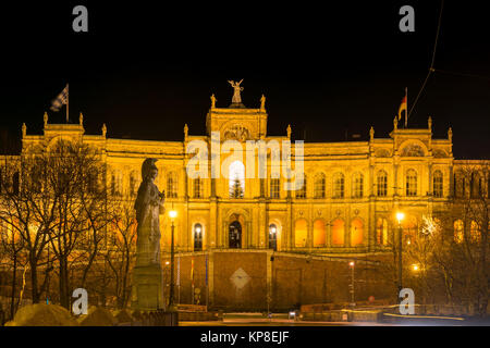 Maximilianeum di Monaco di Notte Foto Stock