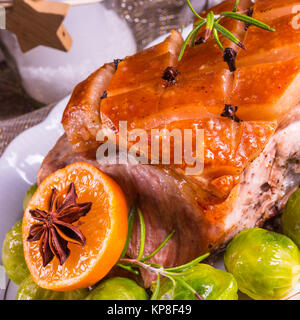 Cena di Natale con cavolini di Bruxelles in salsa di arancio Foto Stock