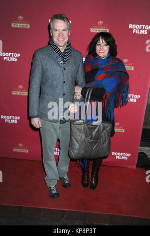 NEW YORK, NY - MARZO 12: Tate Donovan, Parker Posey assiste come Champagne Piper-Heidsieck e film sul tetto presenti una speciale anteprima di Ethan Hawke's nuovo documentario "eymour: un' introduzione a St. Barts su Marzo 12, 2015 a New York City. Persone: Tate Donovan, Parker Posey Foto Stock