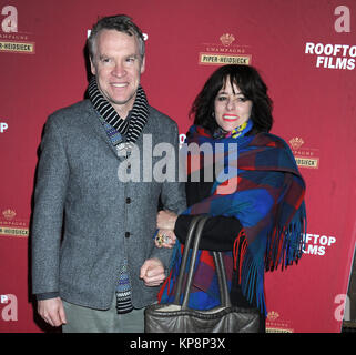 NEW YORK, NY - MARZO 12: Tate Donovan, Parker Posey assiste come Champagne Piper-Heidsieck e film sul tetto presenti una speciale anteprima di Ethan Hawke's nuovo documentario "eymour: un' introduzione a St. Barts su Marzo 12, 2015 a New York City. Persone: Tate Donovan, Parker Posey Foto Stock