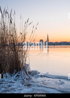 Vista del Warnow a Rostock Foto Stock