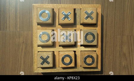 Tic Tac Toe wood board game Foto Stock