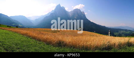 Santnerspitze und Sciliar in den Dolomiten Panorama Sommer im Foto Stock