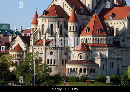 Austria, Vienna, San Francesco di Assisi Chiesa dal 1910, Rhenish-Romanesque stile. Foto Stock