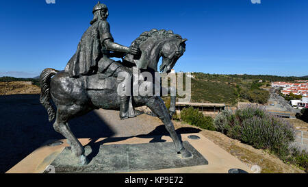 Statua equestre di re Moro Ibn Qasi in Mértola Foto Stock