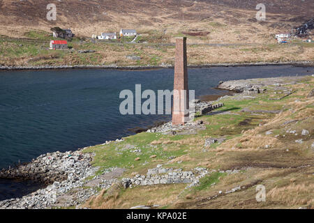 I resti di una stazione baleniera a Bunavoneadar, un borgo adiacente al Loch Bun Abhainn Eadarra, sulla riva sud del nord Harris, Ebridi Esterne. Foto Stock