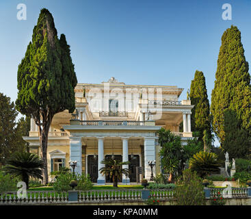 Il Palazzo Achilleion nel villaggio Gastouri di Corfù costruire dall'imperatrice Elisabetta d'Austria (noto come 'Sissi') e successivamente acquistato dal Kaiser Guglielmo Foto Stock