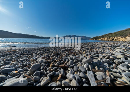 Meraviglioso tramonto sulla spiaggia Enfola, Portoferraio, Isola d'Elba, Italia Foto Stock