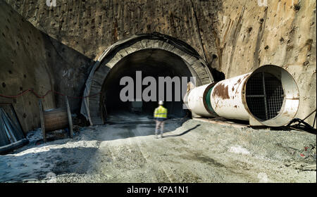 Autostrada nuova costruzione di tunnel Foto Stock