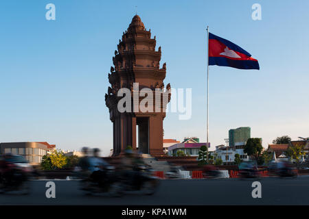 Phnom Penh attrazione turistica e il famoso punto di riferimento - un Tuk Tuk Taxi, Cambogia Foto Stock