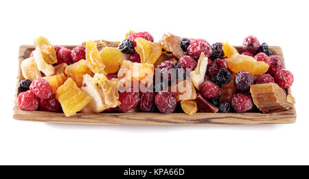 Frutta secca isolata su uno sfondo bianco. Foto Stock