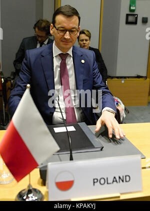 Bruxelles, Belgio. Xiv Dic, 2017. Il Primo Ministro polacco Mateusz Morawiecki anteriormente alla riunione del gruppo di Visegrad a margine di un vertice UE a Bruxelles giovedì, 14 dicembre, 2017. I leader europei si riuniscono a Bruxelles e sono impostati per spostare Brexit colloqui in una nuova fase come supporti di pressione sul Primo Ministro Theresa Maggio oltre i suoi piani per portare la Gran Bretagna fuori del 28-nazione del blocco. Credito: Jakub Dospiva/CTK foto/Alamy Live News Foto Stock