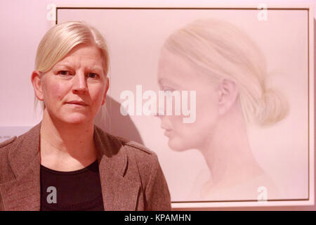 Edinburgh, Regno Unito. Xiv Dic, 2017. Scottish National Portrait display mostra annuale Bp Portrait Award 2017. Nella foto Angela Repping. Credito: pak@ Mera/Alamy Live News Foto Stock