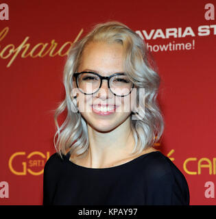 Monaco di Baviera, Germania. Xiv Dic, 2017. Stefanie HEINZ MAN, Swiss pop cantante, arriva al 'Jose Carreras Benefiz Gala " evento di beneficenza al Bavaria Film studios di Monaco di Baviera, Germania, 14 dicembre 2017. Credito: Ursula Düren/dpa/Alamy Live News Foto Stock