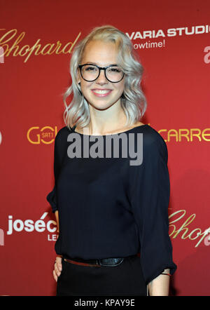 Monaco di Baviera, Germania. Xiv Dic, 2017. Stefanie HEINZ MAN, Swiss pop cantante, arriva al 'Jose Carreras Benefiz Gala " evento di beneficenza al Bavaria Film studios di Monaco di Baviera, Germania, 14 dicembre 2017. Credito: Ursula Düren/dpa/Alamy Live News Foto Stock