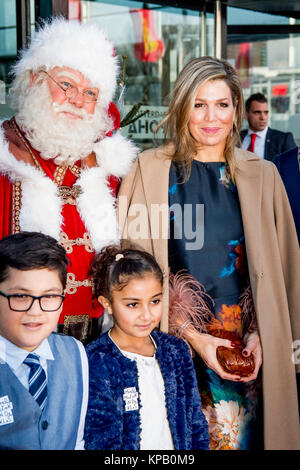 Regina Maxima dei Paesi Bassi assiste il Natale concerto di gala per il miglior schoolbands 2017 in Ahoy Rotterdam, Paesi Bassi, 14 dicembre 2017. Foto: Patrick van Katwijk PAESI BASSI OUT point de vue fuori - nessun filo SERVICE - foto: Patrick van Katwijk/Olandese Photo Press/dpa Foto Stock