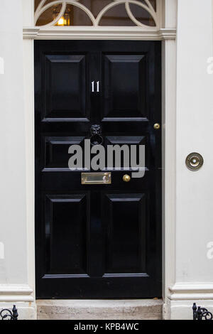 Londra, Regno Unito. 22 Novembre, 2017. L'ingresso a 11 Downing Street, residenza ufficiale del Cancelliere dello Scacchiere. Foto Stock