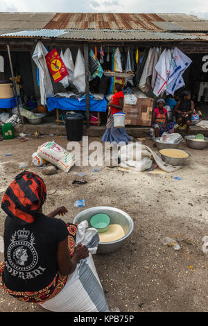 Giorno di mercato in Mafi-Kumase corretto, Volta Regione, Ghana, Africa Foto Stock