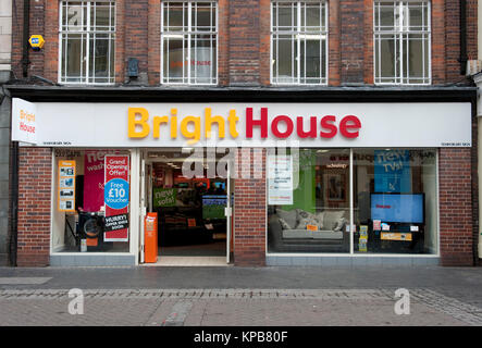 Apertura di un negozio BrightHouse a Worcester, Inghilterra, Regno Unito. L'affitto per il proprio gigante è vicino al collasso con 2400 posti di lavoro a rischio. Foto Stock