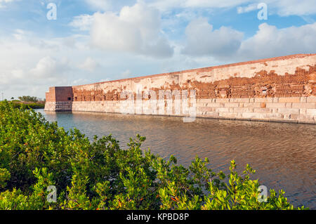 Fort Zachary Taylor Historic State Park fossato e mura, Key West Florida Foto Stock