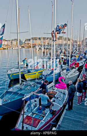 Il Muscadet flotta di yacht ormeggiati a Paimpol dopo racing Foto Stock