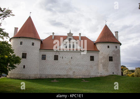 Livonia ordine castello fu costruito nella metà del XV secolo. Bauska Lettonia in autunno Foto Stock