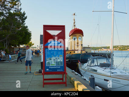 Teodoro troppo una full size replica di Teodoro rimorchiatore Halifax, stella di una TV canadese spettacolo per ragazzi, Halifax Harbour, Halifax, Nova Scotia, Canada Foto Stock