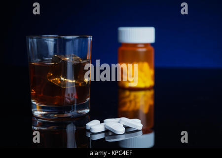 Alcol e medicina Foto Stock