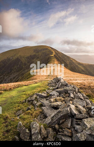 Trum y Ddysgl sul Nantlle Ridge Mountain Range, Parco Nazionale di Snowdonia, Wales, Regno Unito Foto Stock