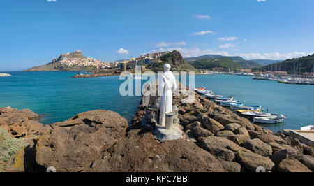 Sailor patrono figura presso il porto di Castelsardo, Sardegna, Italia, mare Mediterraneo, Europa Foto Stock