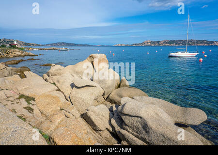 I blocchi di granito presso la costa di Palau, dietro l'isola della Maddalena, Costa Smeralda, Sardegna, Italia, mare Mediterraneo, Europa Foto Stock