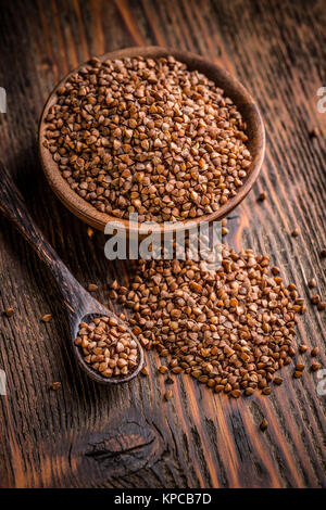 Organici di grano saraceno in una ciotola Foto Stock