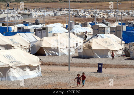 Hasansham Refugee Camp per Persone Internamente Sfollate (IDP) da Mosul vicino a Erbil, nel nord Iraq, Kurdistan Regione autonoma, in Iraq Foto Stock