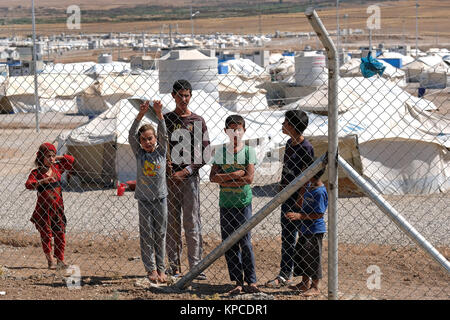 Hasansham Refugee Camp per Persone Internamente Sfollate (IDP) da Mosul vicino a Erbil, nel nord Iraq, Kurdistan Regione autonoma, in Iraq Foto Stock