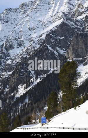 Passo Stalle,defereggen,Tirolo est,passo,chiuso in inverno,confine,confine di stato,UE Foto Stock