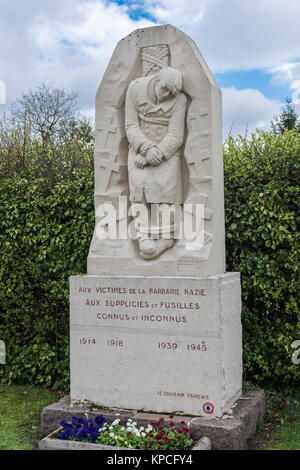 Lapide commemorativa per il torturato e ucciso vittime, prima e seconda guerra mondiale, il cimitero militare di Verdun, Francia Foto Stock