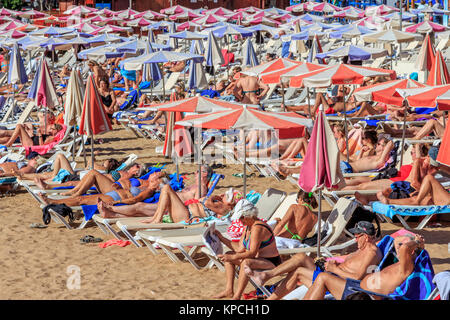 Puerto de Mogán resort per vacanze isole Canarie di Gran Canaria, un isola spagnola, al largo della costa del nord Africa occidentale dicembre 2017 Foto Stock