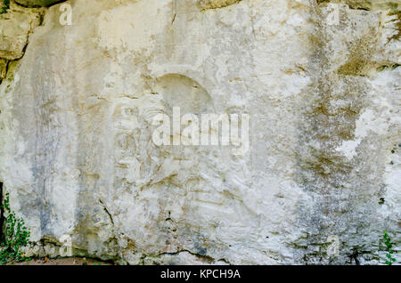 Mithraic temple (Mitreo II secolo) situato nel bosco di castagni sopra Rozanec, Bela Krajina (bianco Carniola) regione, la Slovenia, l'Europa. Foto Stock